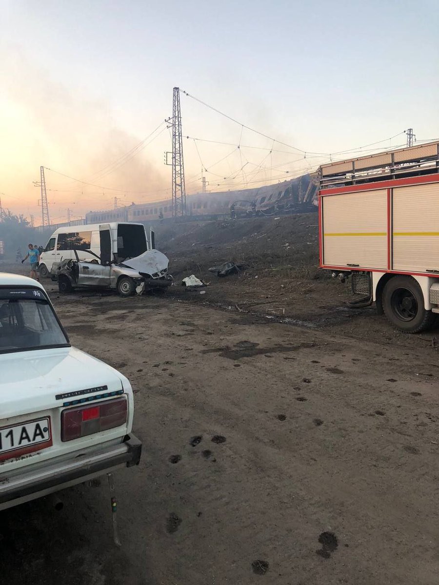 AricToler's tweet photo. Some photos coming in of the Russian strike on a railway station in Сhaplyne (between Donetsk and Dnipro). Zelensky said that there are at least 15 killed/50 wounded, making it one of the deadliest single strikes since the Russian strike on Kramatorsk.
https://t.co/n3DWJlPaeU https://t.co/aoxjeqByXV