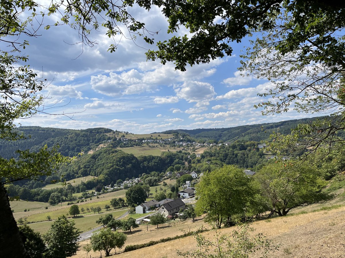 LeonPlla's tweet photo. Even een mooi plaatje van mijn wandeling vandaag in de Eifel. #genieten #wandelen #mooie plaatjes 🌞👻🥳 https://t.co/MBNf1ZpMz3