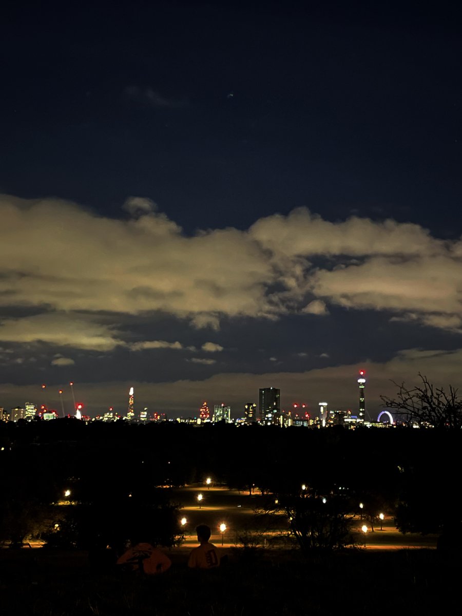 GeoffTitley's tweet photo. Did the same on #PrimroseHill. Thank you for organising the #satellitewatch . Perfect for a summer's evening. https://t.co/z51wBSIYBc