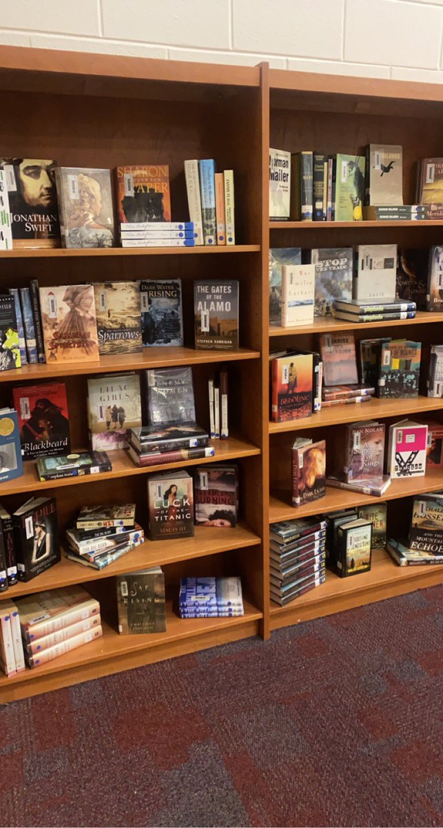theMHSLibrary's tweet image. Taking books from traditional shelving to ⭐️ dynamic shelving! My Type A is being challenged! 📚 😎#dynamicshelving #willitwork