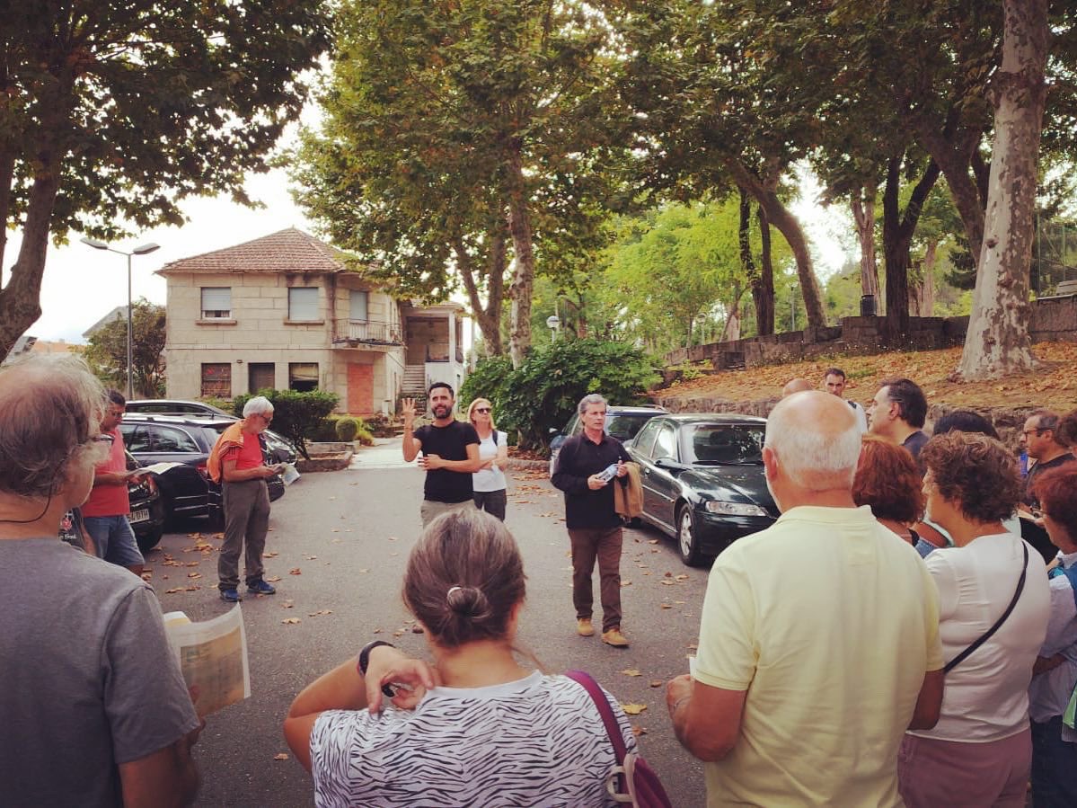 Percorrido por Gondomar da man de Antonio Soliño, vicepresidente do IEM, para coñecer a obra do arquitecto Xosé Bar Boo no centenario do seu nacemento. 

#xeiras #verán #IEM #accesible #enlinguadesignos