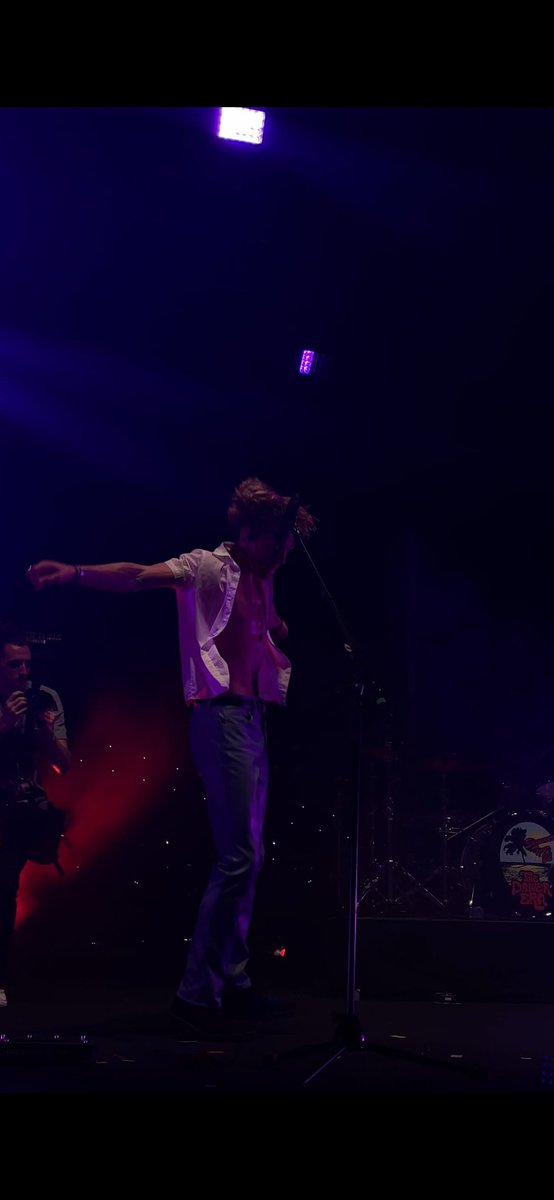 StephiiCo's tweet photo. Cool photos of @thedriverera that they can’t seem to notice 🙃👩🏻‍🦯 a thread https://t.co/tiWTxESKiX