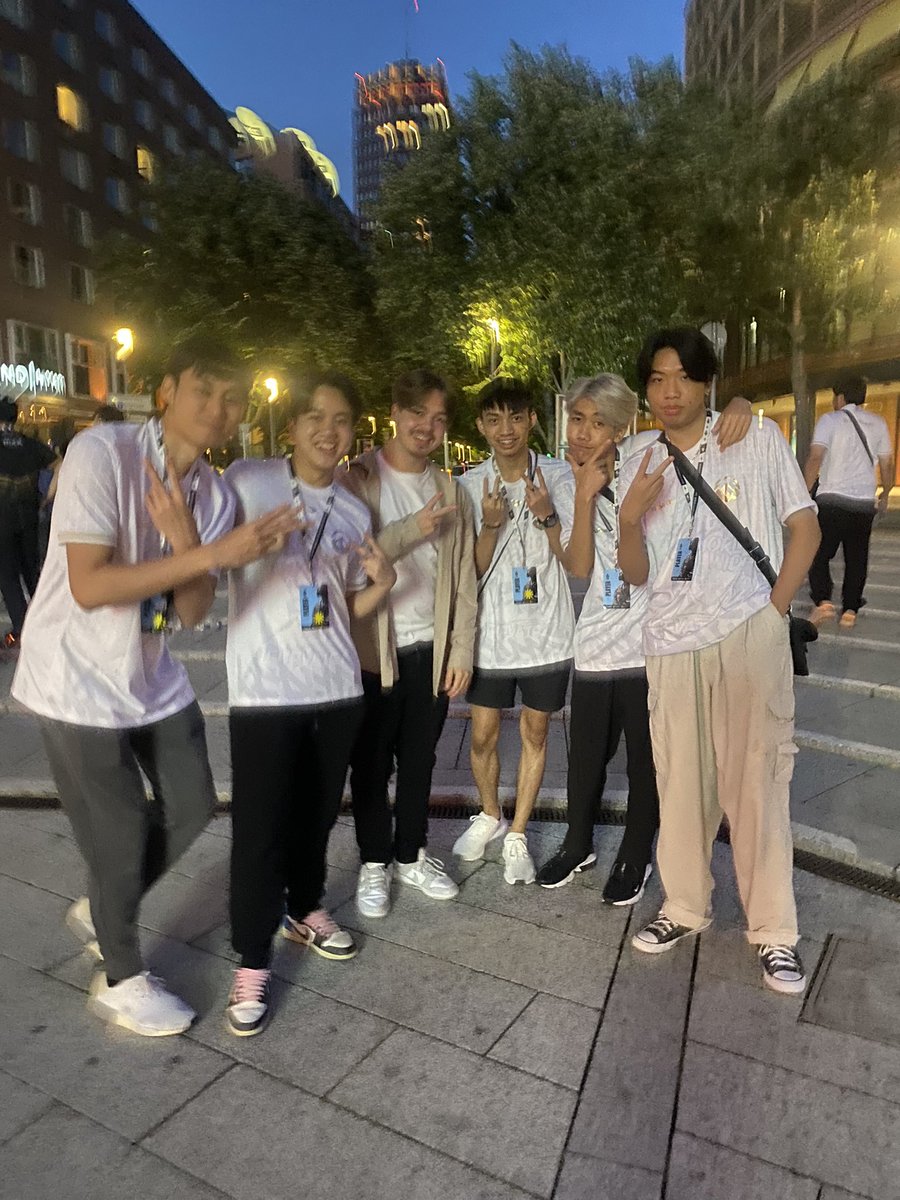imthaqil's tweet photo. berlin major photo album #2 https://t.co/hmDX05foi6