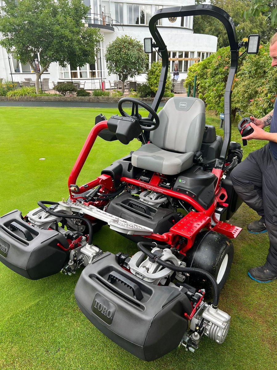 A new TORO greens mower delivered today, units are electric instead of hydraulic so will be quieter with no leaks. After trials on the putting green it will be put into play from tomorrow giving a sharper cut on our Greens ⛳️