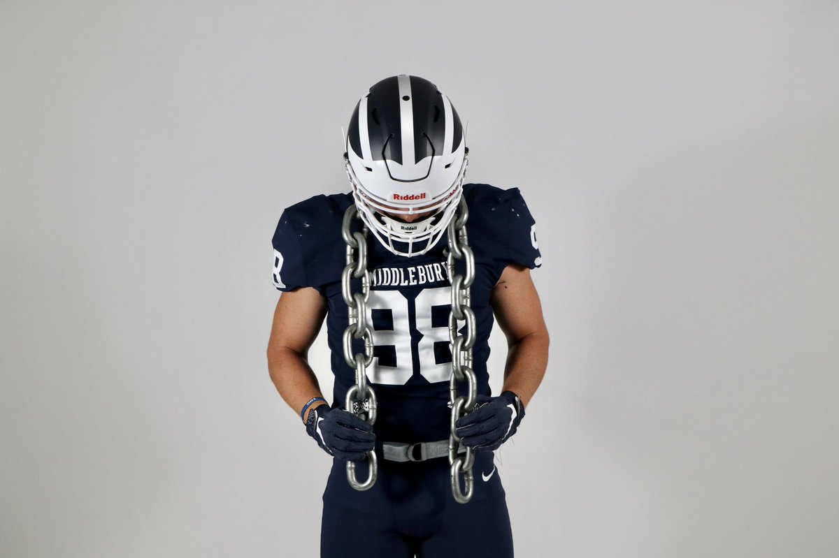 MiddAthletics's tweet photo. First photo day of the 2022-23 year! Had a lot of fun with @middfootball this morning!! #MiddPreseason #MiddFootball https://t.co/3DR5x5clNp