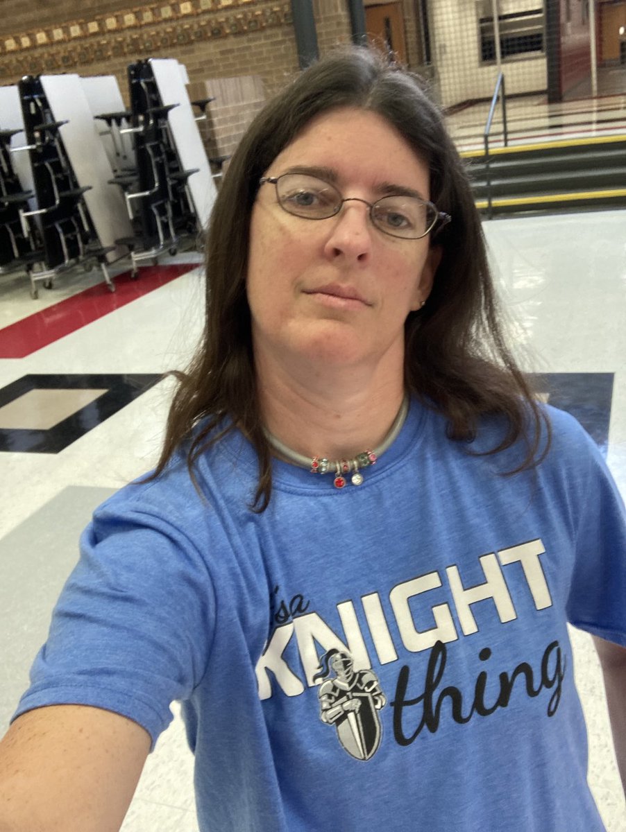 tya_heller's tweet photo. This ⁦@ZumDardenne⁩ shirt makes me look stylish! https://t.co/Q0VKmc5CHd