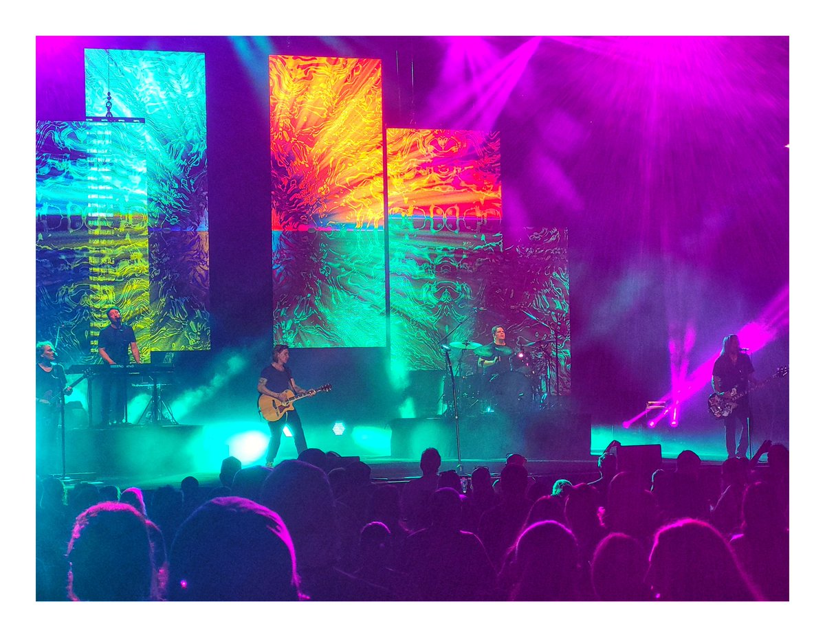 Twelve07Photo's tweet photo. Sometimes I just go to a concert and take a few photos with my cell phone and have a good time 😊 @googoodolls were ON FIRE last night in Raleigh. Here's to my first Goo show in the south with many more to come! 💙🎶

#googoodolls #raleigh #redhatamphitheater #concertphotography https://t.co/HlkMPYWRCx