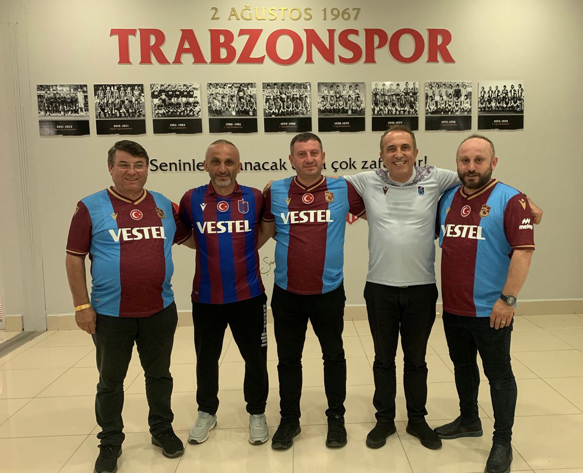IbrahimKotan61's tweet photo. @erdalhos kardeşim ve Akrabalarımla birlikte #Trabzonspor #Copenague @suleymankotan61 @yusufhaldizoglu @HaldizogluH61 @HASANHALDIZOLU1 https://t.co/cJg7BHxRHD