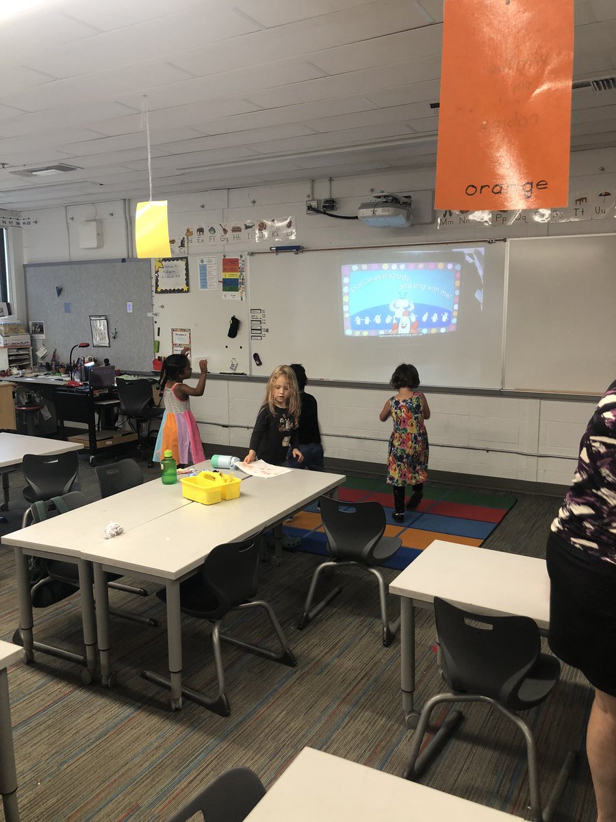 CascadeK8's tweet photo. All of our Kindergartners, ALL of the fun and learning!  Thanks students, families, and teachers for a wonderful #KindergartenAcademy https://t.co/IdGrpeAvqw