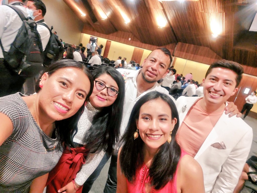 Jarumymendez's tweet photo. El espíritu es acompañarnos, ser aliados, amigos y hermanos hasta conquistar pasito a pasito nuestros sueños. Eso es pertenecer a una generación @Kybernus 

✨Felices de ver a amigos recibir el Premio Estatal de la Juventud 2022, un reconocimiento a su trabajo y talento https://t.co/pMpkPQCXei