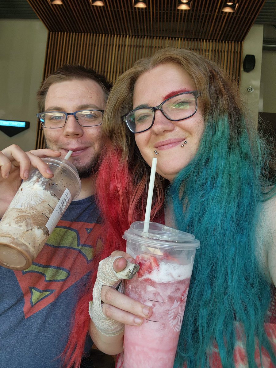 LightsCoast's tweet photo. @CobineDominic and I had a morning walk down to @Starbucks . was a great way to start the day! About 5 hours left Egg hunters! Are you on the board yet?? Good luck! :D #Starbucks #pinkdrink #hair #friends #goodmorning #medfordoregon #coffee #onetrilliongame #yolo #life https://t.co/2ZZc5C8xtB