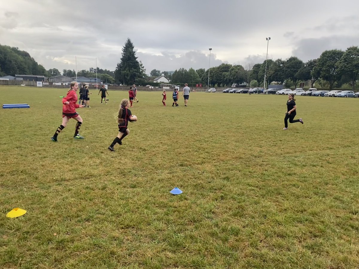 Great session tonight with the U14s working on rucking and the younger age groups working on drawing the defender and the offload. <a href="/RugbyArrows/">Arrows Rugby</a> #skills #girlsrugby #arrowsfamily