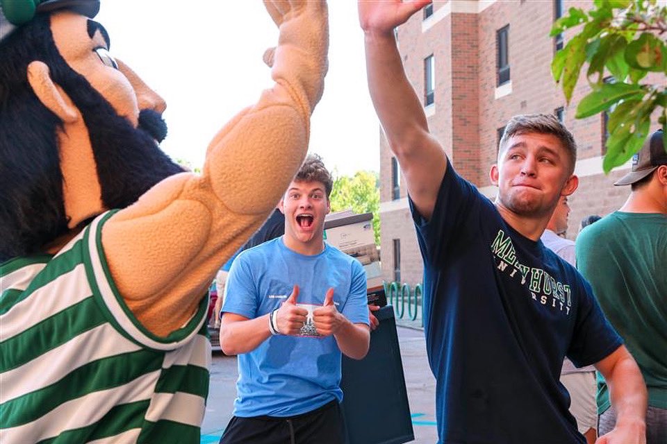 MercyhurstU's tweet photo. High five for the first day of classes! You seized the day, Lakers 👏 https://t.co/yqa219h6uo