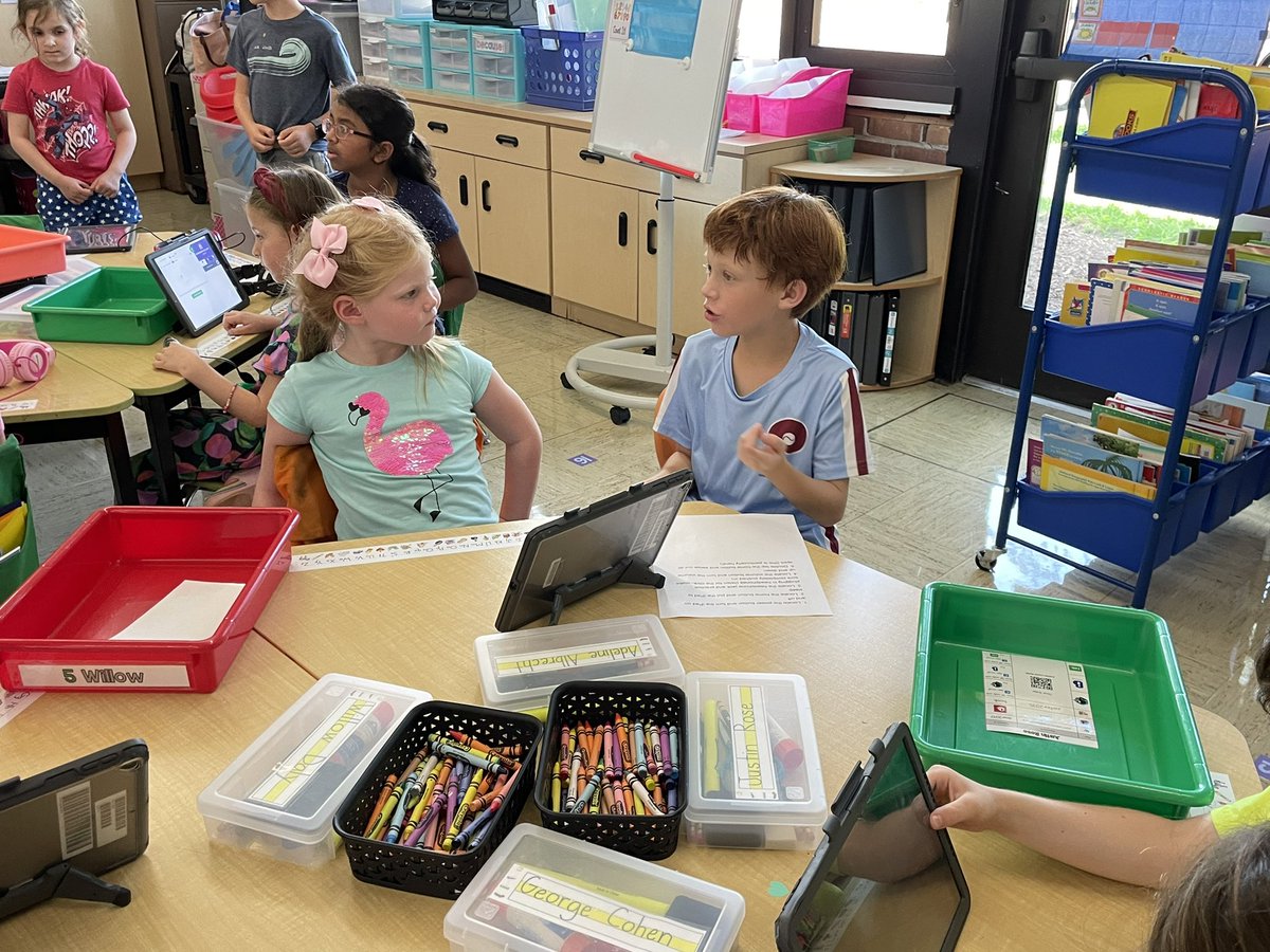 MBPrimack's tweet photo. 4th graders lead the kindys through ipad training! #kiplingway #mccullochcorner https://t.co/JMA52pF2cW