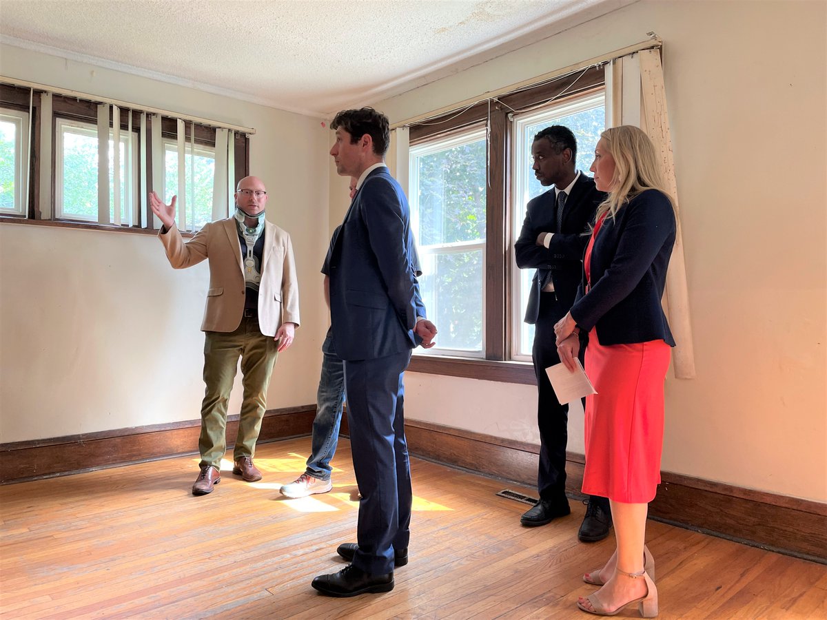 MayorFrey's tweet photo. Housing is a right and people need an affordable home, even and especially when economic times are tight. Today we joined @MplsWard11 and @MPLSPubHousing to highlight the $2.7 M proposed public housing investment in my 2023-2024 budget. https://t.co/qFhXgtD3rO