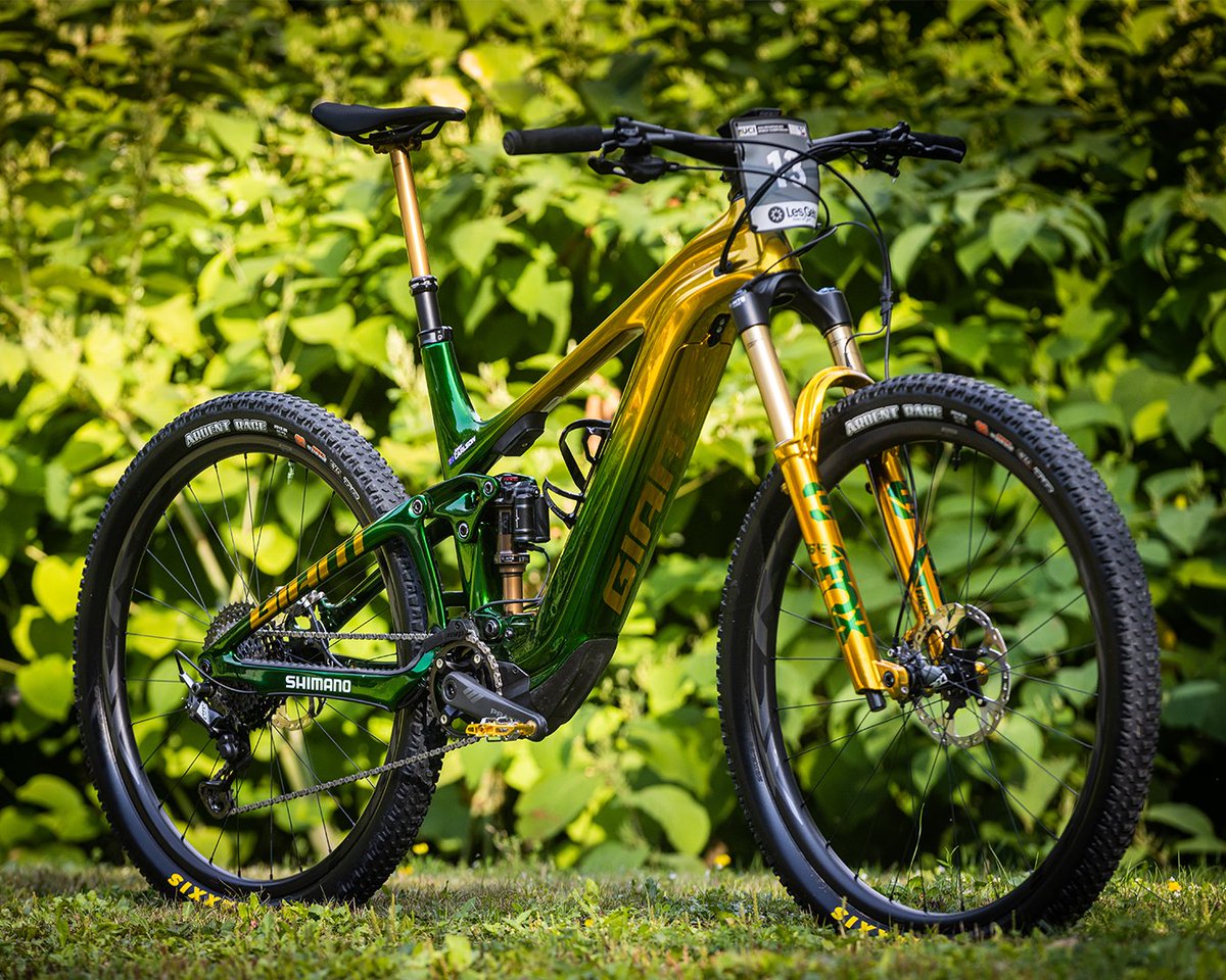 ridegiantbikes's tweet photo. We are proud to present Josh Carlson's stunning custom @UCI_MTB World Champs Trance X Advanced E+ he will be running this week in Les Gets!
Photos: @m_cerveny
#TrailPower #RideUnleashed https://t.co/EbyF8OnCoz