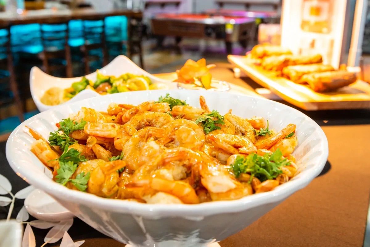 Akingscafe218's tweet photo. You might not be taking a trip around the world this summer, but your taste buds can! Give our incredible shrimp a try the next time you visit, and you'll be transported with one bite. #brunch #PhillyFoodie #SportsLounge #uptown #TacoTuesday https://t.co/K5GZvLy0Wa