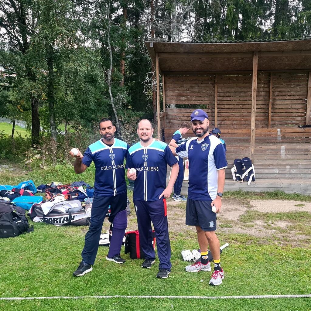 Aliens cruised to a 9 wicket win against Nation. 
Openers Pete and Sudesh took some wickets at the start. James taking his first Aliens wickets took two inc their set batsman.

Erik and Dennis with 50's made light work of the 150 chase.

#OsloAliensCC #c… instagr.am/p/Chpx5G6jGT2/