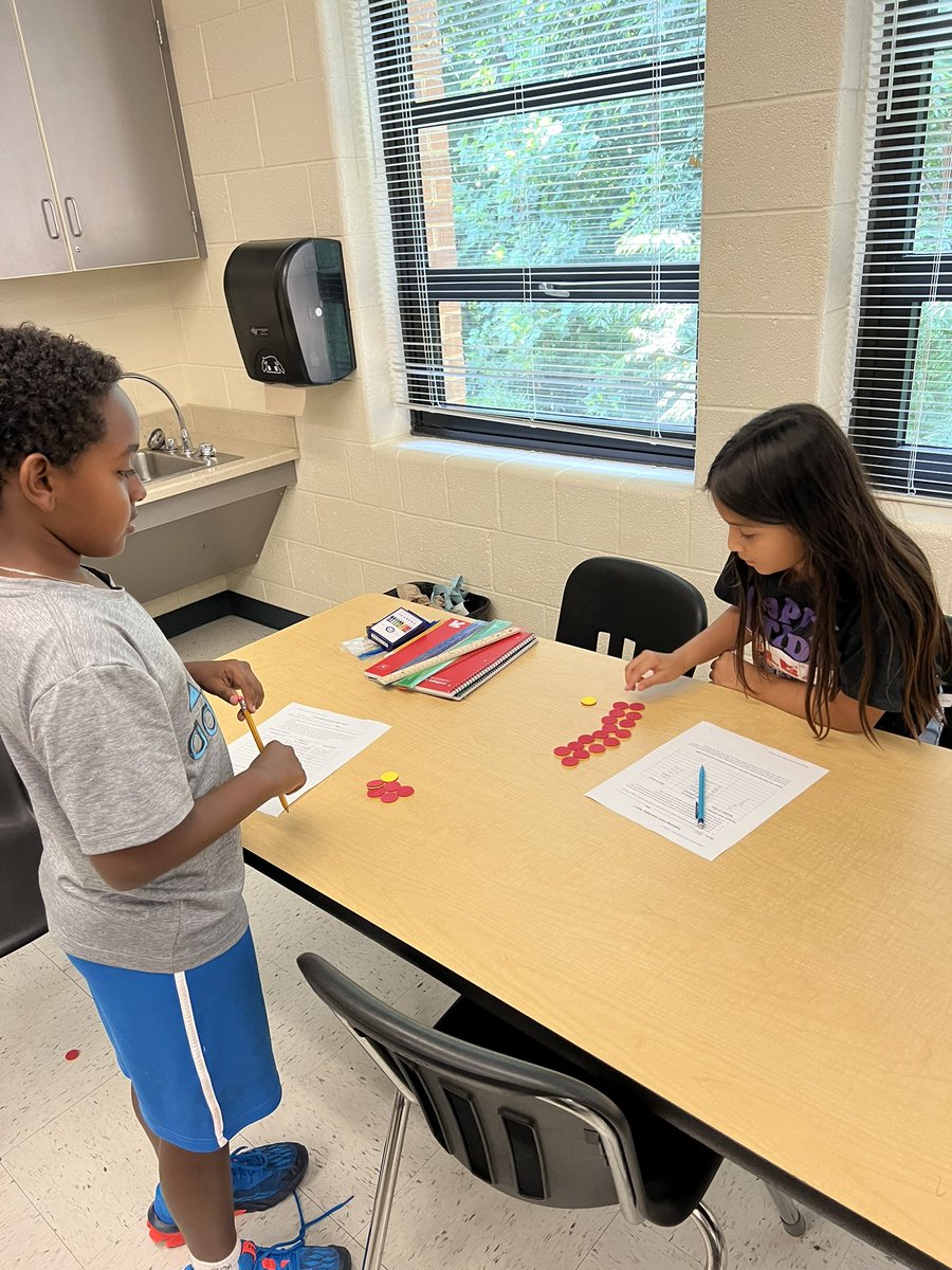 BMP_MsLeace's tweet photo. Math games are fun! Even or odd?! @LakeAnneES https://t.co/FJQOLXR2yG