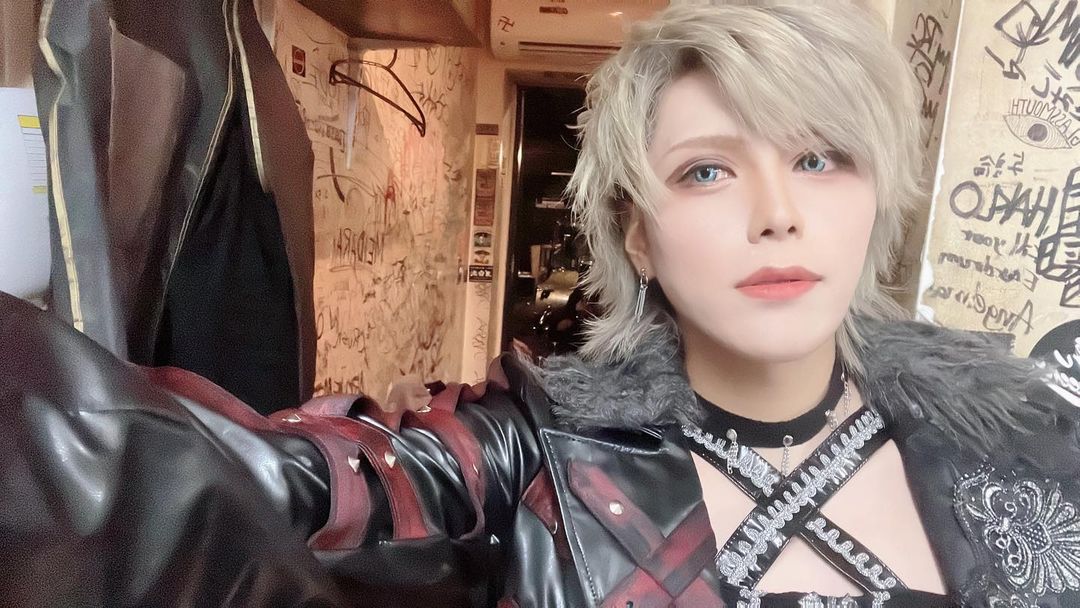 SigMemo_world's tweet photo. #Shiro ⚊ 2022.08.21
⚊⚊⚊⚊
Once again, thanks for yesterday. It was way too fun. 

When I had to go on stage my stress was so high, and after the live my body was so sore that I had no more strength. When I realized I spent 2,5 years without Sigmemo, 
[...] https://t.co/ZcyED79SL2