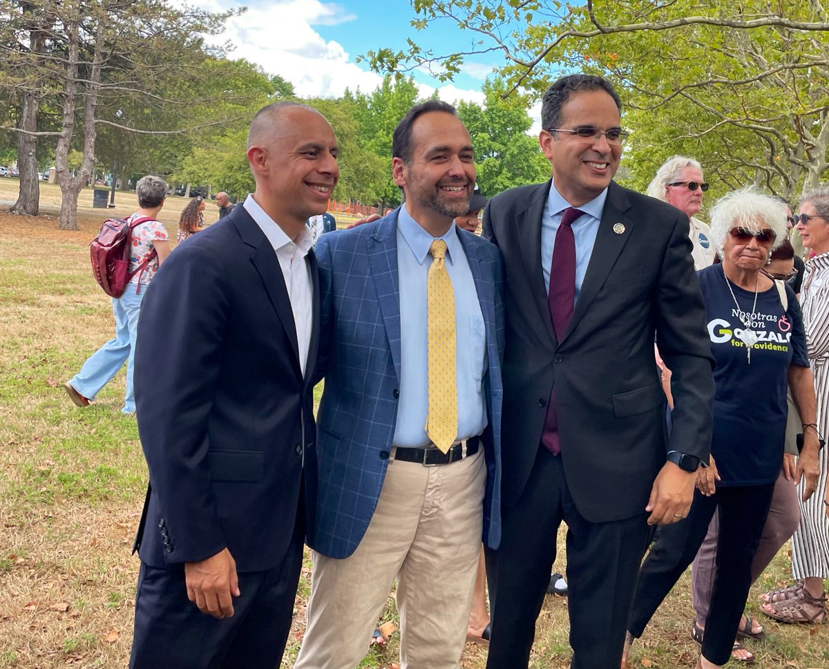 Proud to call @gonzaloque my friend and mentor. Thank you mayor @Jorge_Elorza and @Angel_Taveras for throwing your support behind this movement. We stand on the shoulders of giants. 💪 #BelieveinProvidence
