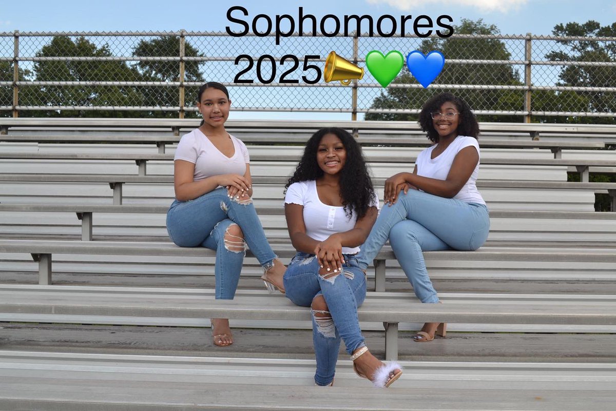 greenrun_cheer's tweet photo. GREEN RUN VARSITY CHEER 2022-2023📣💚💙

“Aww Shucks GRHS, SHE READY”👏🏾👏🏾📣💚💙💚💙 @GRHS_Stallions @grcollegiate @Stallion_SAC https://t.co/qDczIfQRfa
