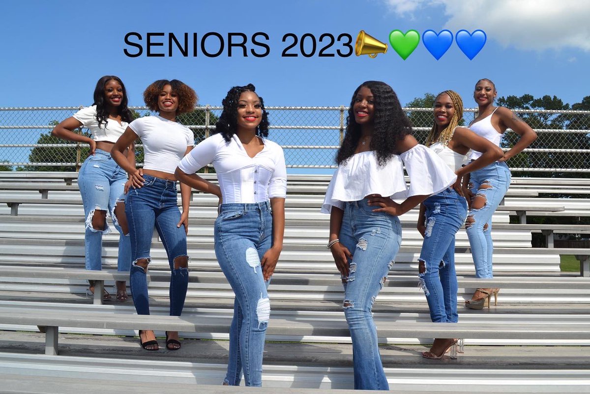 greenrun_cheer's tweet photo. GREEN RUN VARSITY CHEER 2022-2023📣💚💙

“Aww Shucks GRHS, SHE READY”👏🏾👏🏾📣💚💙💚💙 @GRHS_Stallions @grcollegiate @Stallion_SAC https://t.co/qDczIfQRfa