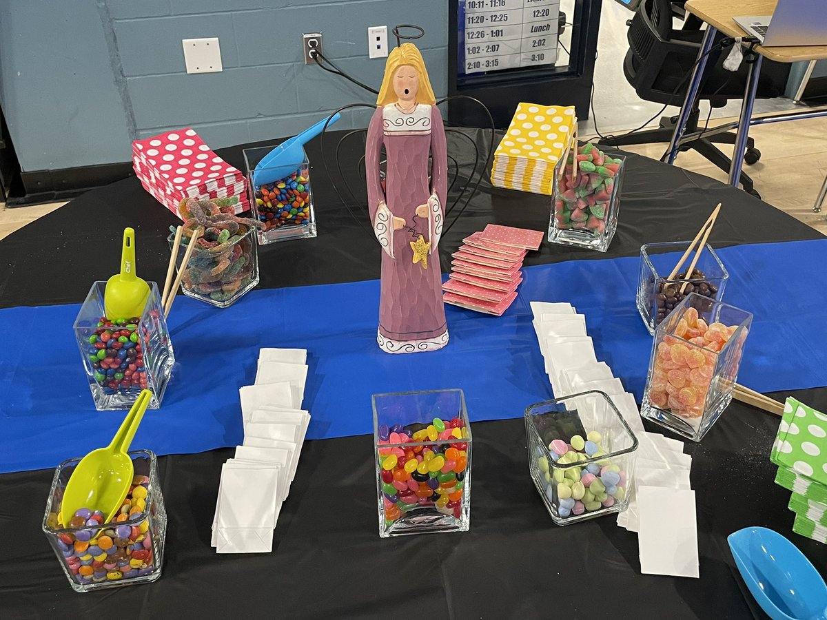 AshleyFloyd12's tweet photo. Living Waters Catholic Schools are together sharing faith, laughter and JOY! Welcome to the 2022-2023 school year! @lw_stjoseph @lwcrd_stmary https://t.co/eU8AlYeHOA