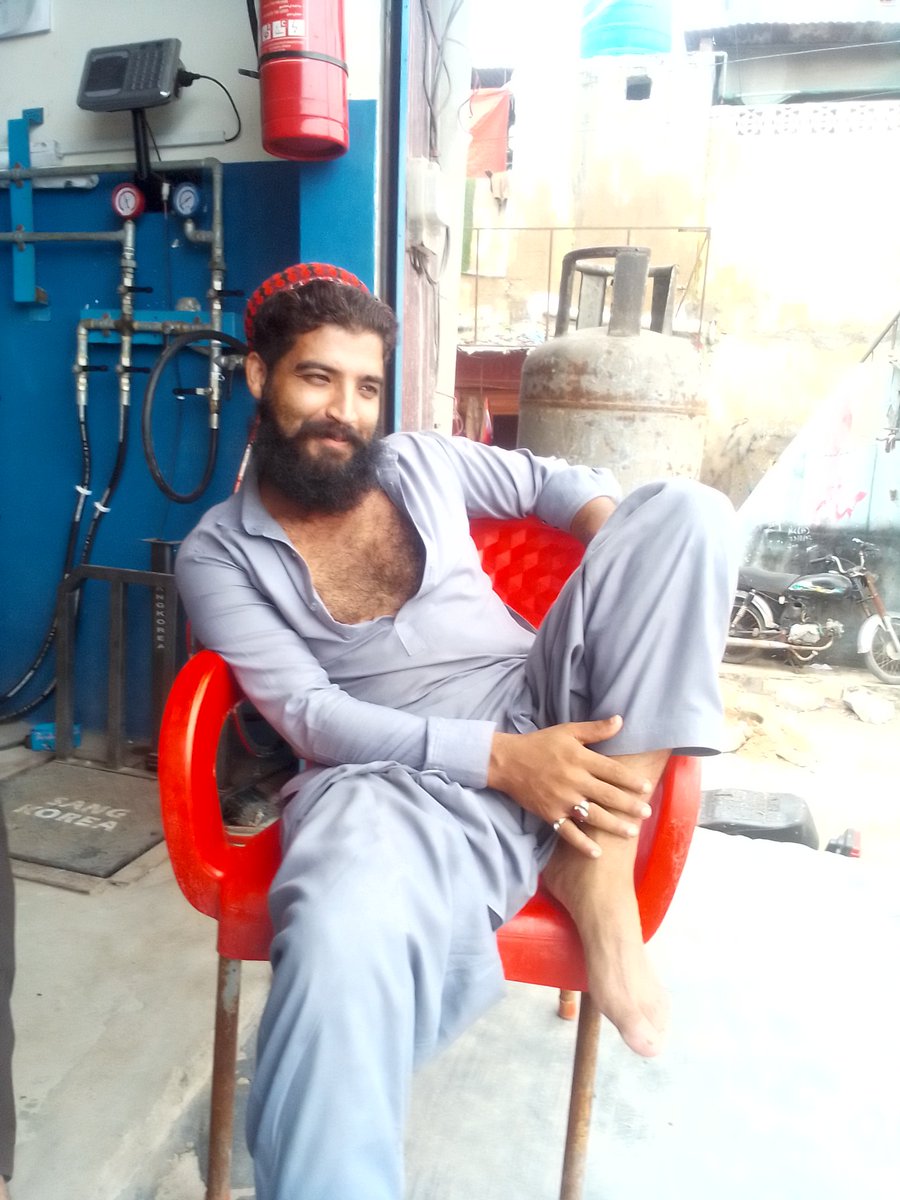 hanifullahmohm2's tweet photo. @Zimal_Khan16 Bilkul akeela hai bath karu apky bary mai🤪🤪🤪 https://t.co/F6nYtKfyVG