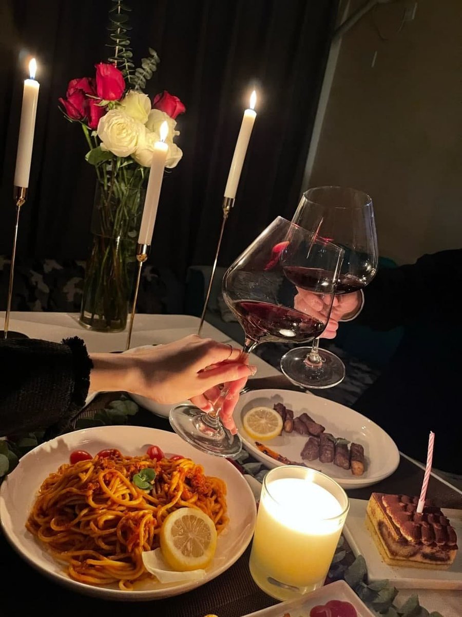 teet_edith's tweet photo. For me, a good friend is the antidote to a tired life. There are many unhappy moments that are healed by friends. https://t.co/3ilO1y6pYR
