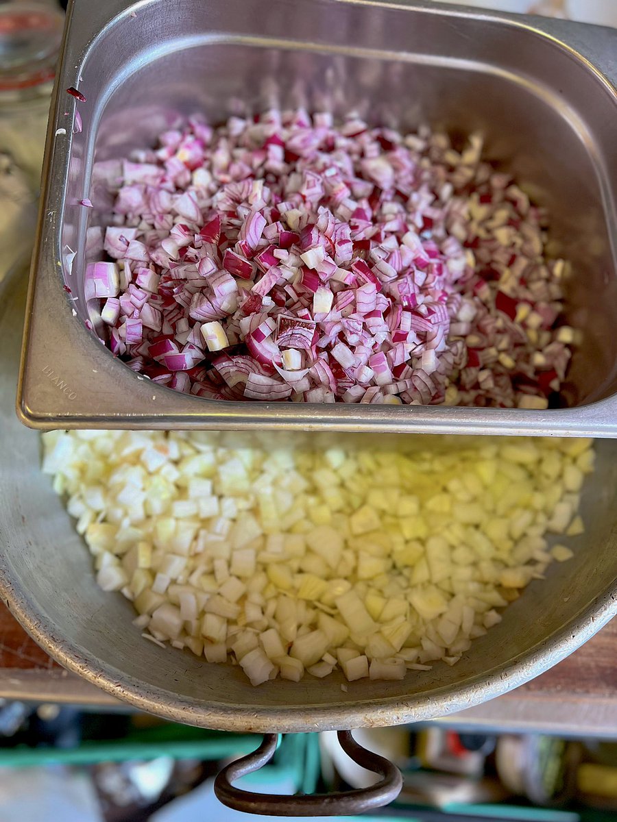 ArunKapilspice's tweet photo. Happy (A)team. Helping Aiobheann and Liam prep for their @HopeFoundation fundraising supper this Friday evening @thegrainstore . Food’s going to yum; black basil ‘jolly Jaipur’ cocktails, zingy golgappa, #freshspice @greensaffron curries, creamy kulfi & garam wafers! https://t.co/WU59s5B3Z1