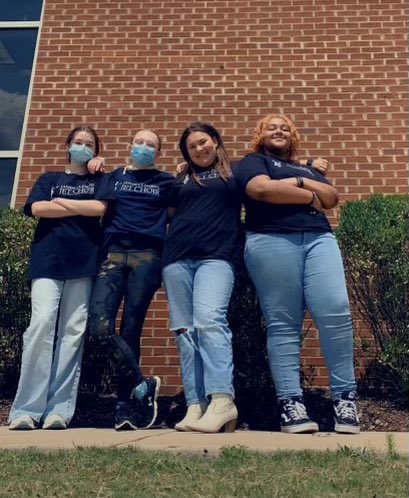 Congratulations to the 2022-2023 JCHS Mixed Choir Officers!

President- Kiwi V.
Vice President- Zoie L.
Secretaries- Madison A. and Juliet C.

What a great team of leaders!

#proudtobeajet #mcslearn