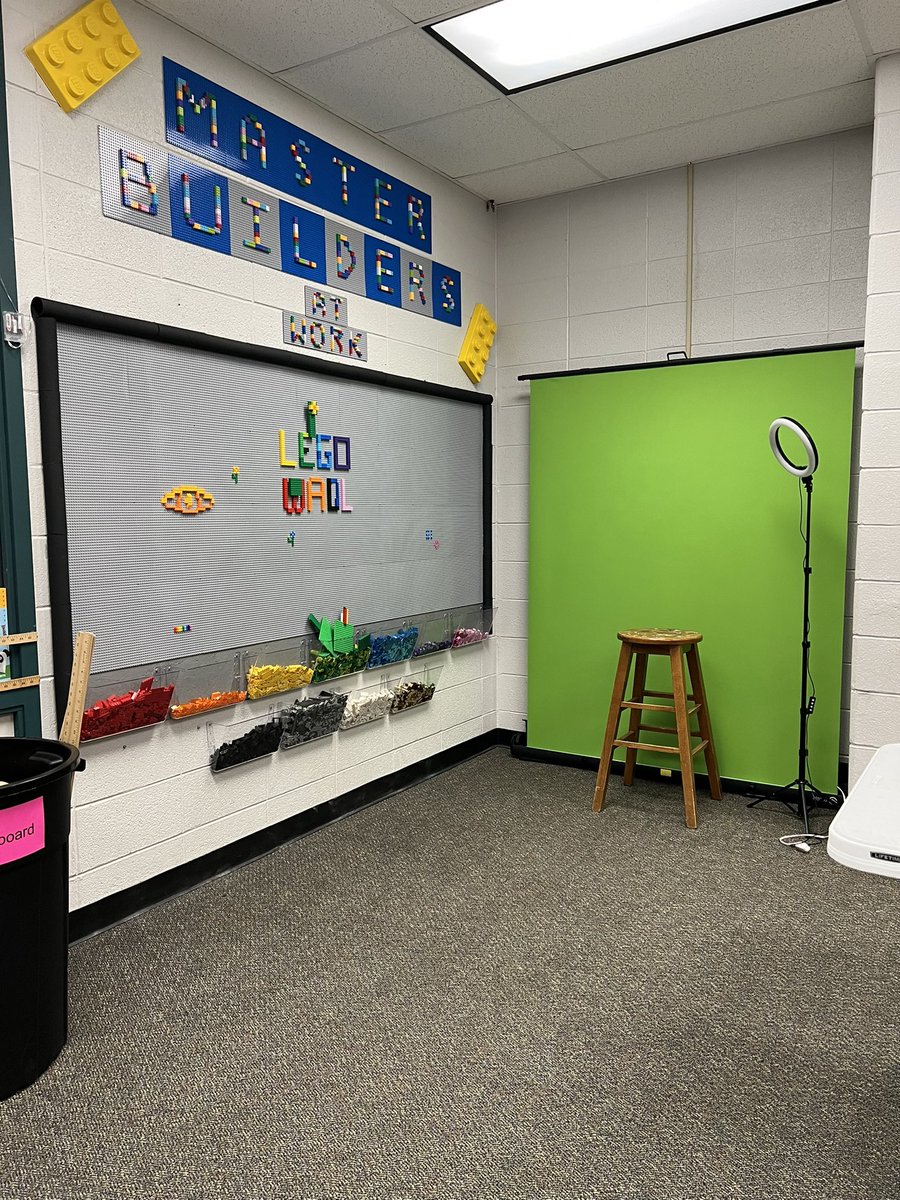 Holli_Sears's tweet photo. Thanks for the tour of the new Makerspace, @NMSLibraryATeam! It’s going to be such a creative space for students to tinker and make @NeoshoMS! https://t.co/1cqsbBatE1