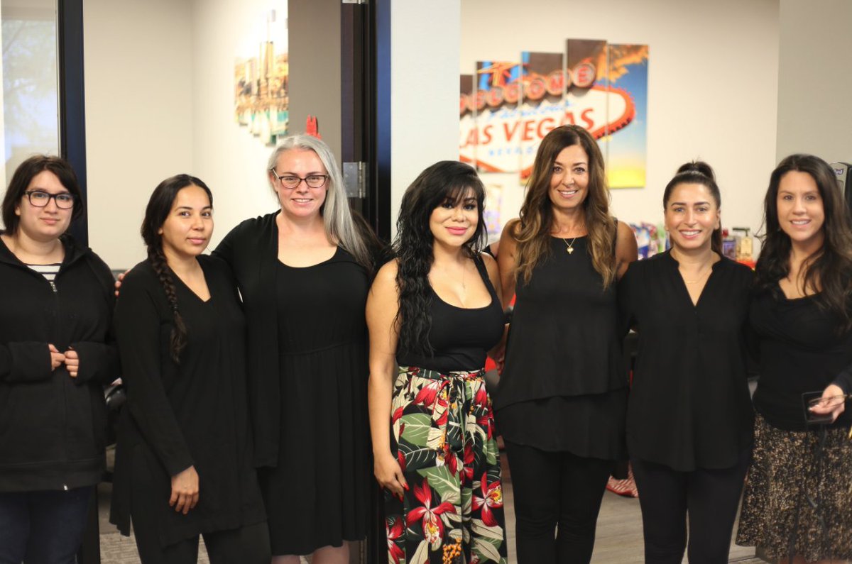 Urvenue's tweet photo. When the ladies of UrVenue just happen to all show up today wearing black, you know the team is in sync! ๐คโ๏ธ๐ดโซ
#teammembersyle #teaminsync #urvenuelife https://t.co/1XKk2f4uew