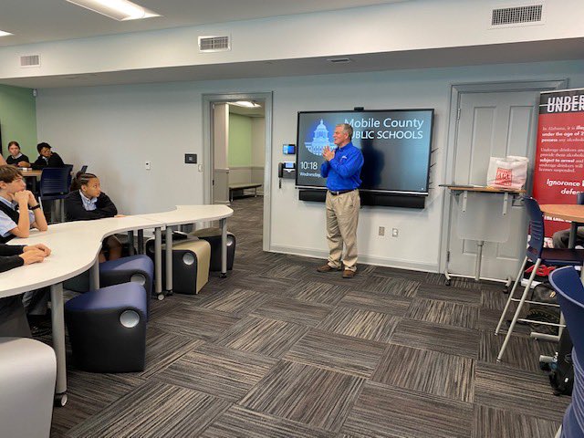ALEAprotects's tweet photo. Today, Sr. Trooper Anna Peoples, Rusty Glover with the ABC Board and Lauryn Simons with Mothers Against Drunk Driving (MADD) conducted an Under Age, Under Arrest event at Barton Academy in Mobile. The program helps to educate young people on the dangers of drinking.
#aleaprotects https://t.co/0063MtmTTP