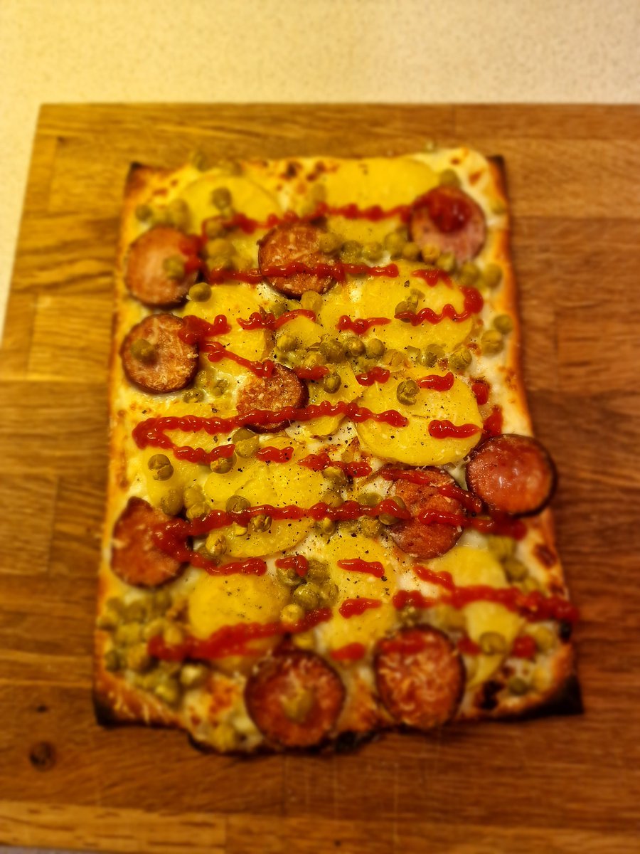 Hér er hún komin: Bjúgupizzan!