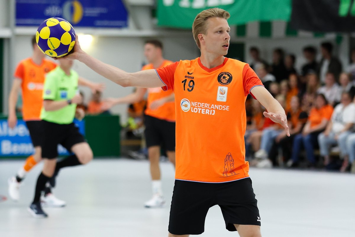 Jelmer Jonker heeft eerder vandaag aan de selectie laten weten dat hij zich, na het goud op The World Games, nu gaat richten op zijn maatschappelijke carrière. Meer: bit.ly/3dOqHax <a href="/TeamNLtweets/">TeamNL🇳🇱</a>

Foto: Marco Spelten, <a href="/actiefotografie/">Marco Spelten 🇳🇱</a>