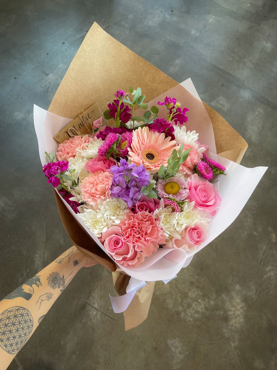 mixed arrangement with daisies, pink roses, and greenery/seasonal fillers 💕