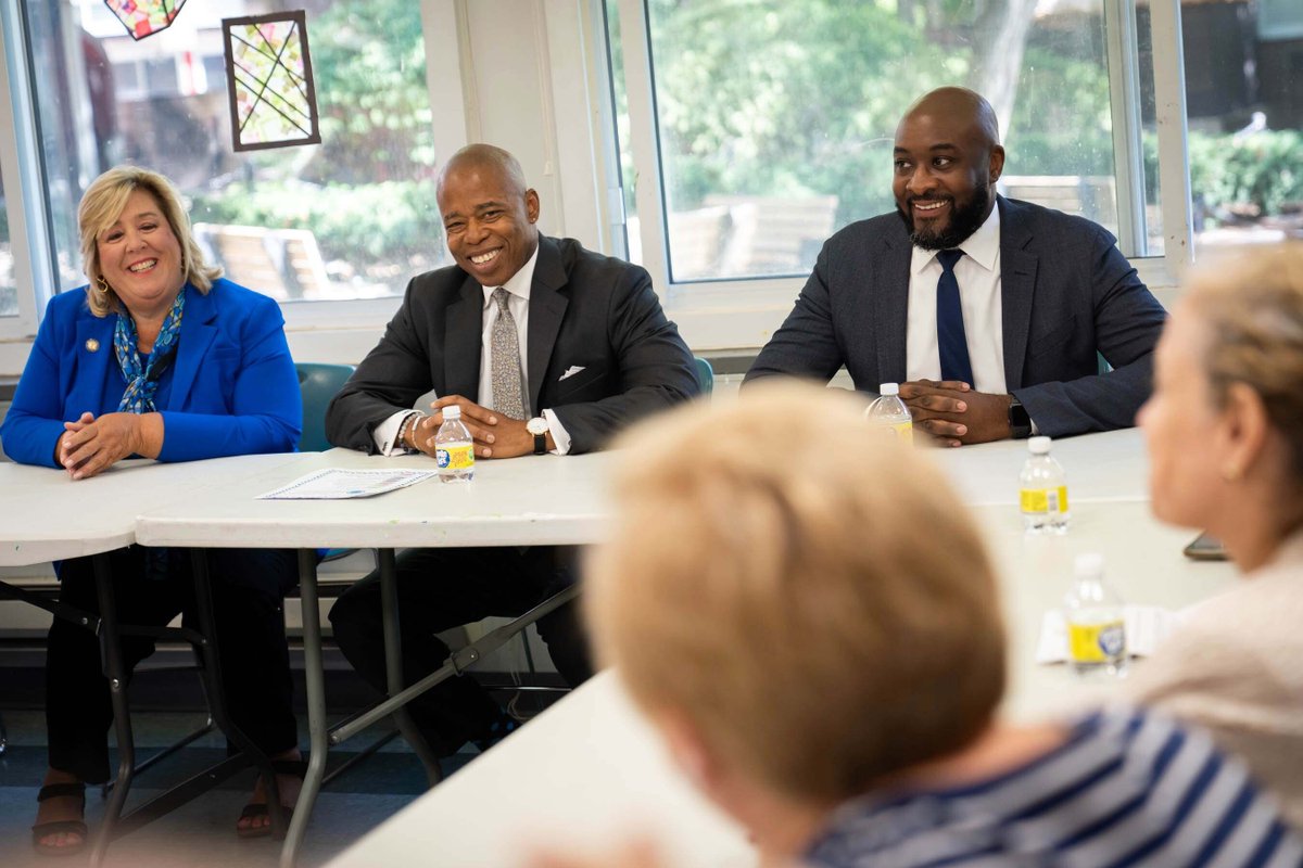 The New Yorkers who call Roosevelt Island home have some of the best views in the city. Good to join @Rebecca76AD to visit with our community and hear their questions and concerns.