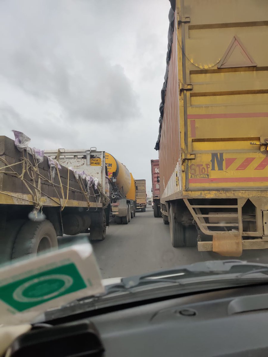 Samir_with_an_i's tweet photo. This traffic happens daily because of bad condition of Dive Anjur bridge. Commuting daily has become so frustrating that we are afraid to get out of our home. I have few suggestions in a thread. @KapilPatil_ @MPLodha @nitin_gadkari @OfficeOfNG @mieknathshinde @Dev_Fadnavis https://t.co/IALvgbxe6w
