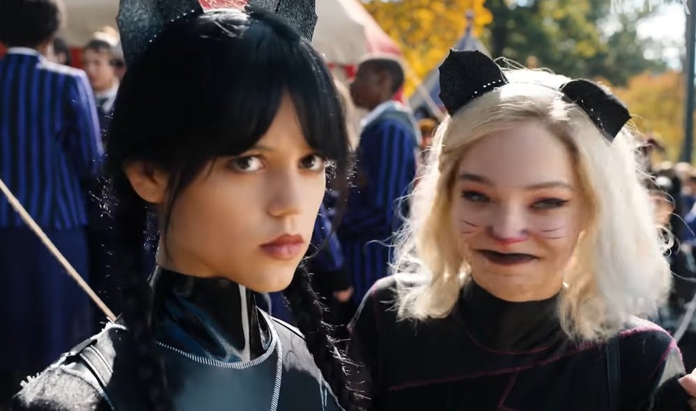 heroinadolixo's tweet photo. a diferença de personalidade que vai ser a wandinha e a amiga dela na serie https://t.co/cp1UhOFtG7