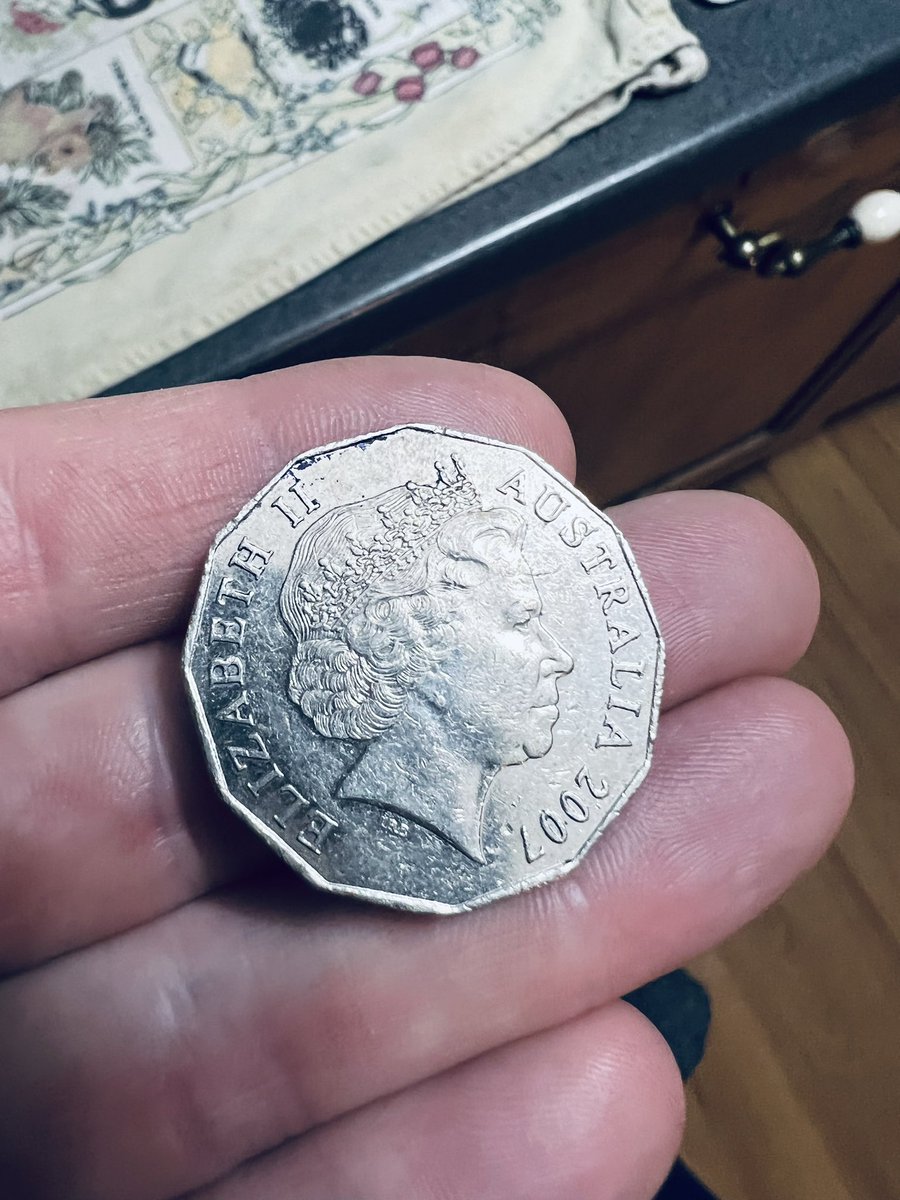 LittleJohn_RC's tweet image. A work colleague found this 2007 50 Cent from Australia at work the other day and gave it to me 😁👍 Thanks buddy 😊 #CoinCollectingIsFun #Numismatics #WorldCoins #Australia #QueenElizabethII
