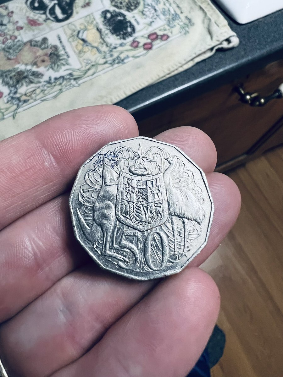 LittleJohn_RC's tweet image. A work colleague found this 2007 50 Cent from Australia at work the other day and gave it to me 😁👍 Thanks buddy 😊 #CoinCollectingIsFun #Numismatics #WorldCoins #Australia #QueenElizabethII
