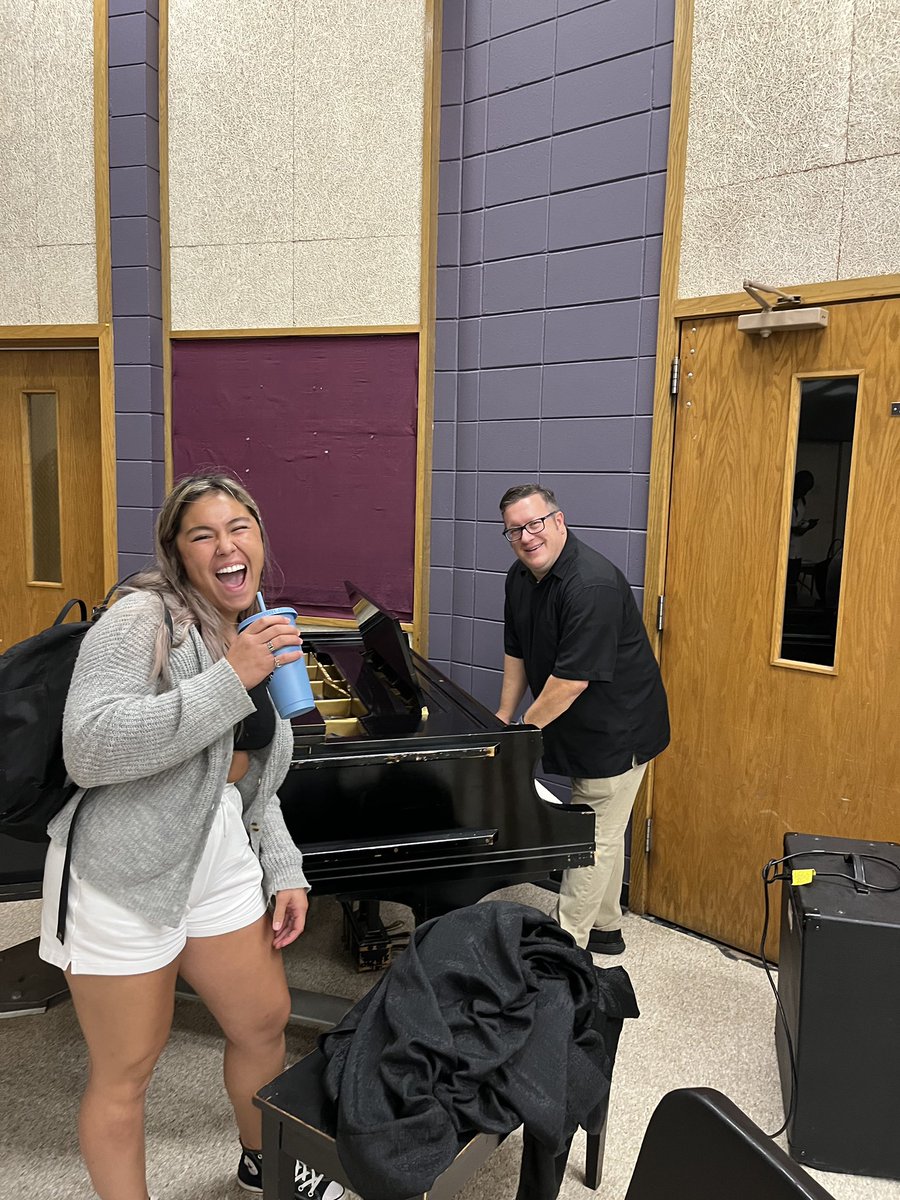 USFCougarsSB's tweet photo. HAPPY FIRST DAY OF SCHOOL @USiouxFalls!!!
#PicsWithAProf is back! Our kids are so lucky to have amazing professors who genuinely care about their successes in the classroom! Check out our ⭐️ professors throughout day one of classes!!! https://t.co/q8qfJjg7vw