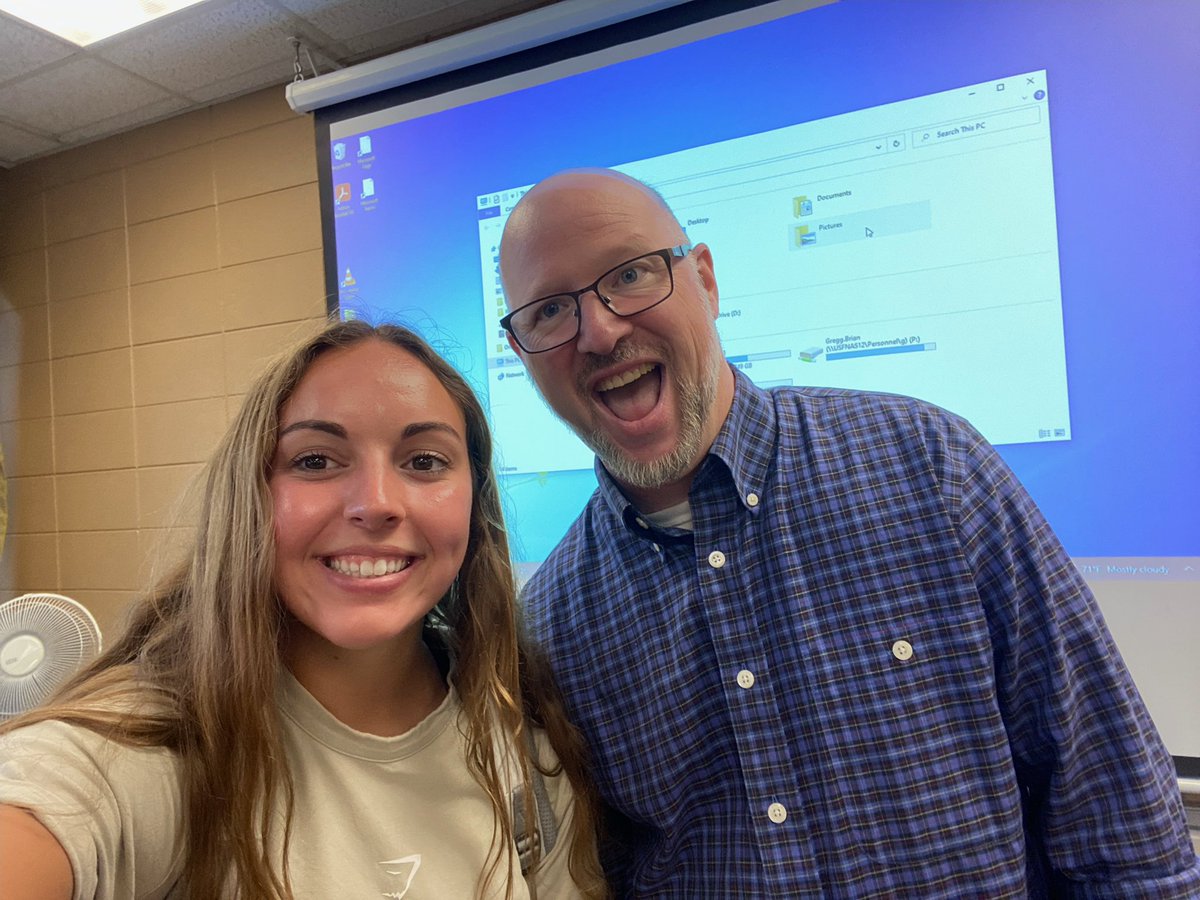 USFCougarsSB's tweet photo. HAPPY FIRST DAY OF SCHOOL @USiouxFalls!!!
#PicsWithAProf is back! Our kids are so lucky to have amazing professors who genuinely care about their successes in the classroom! Check out our ⭐️ professors throughout day one of classes!!! https://t.co/q8qfJjg7vw