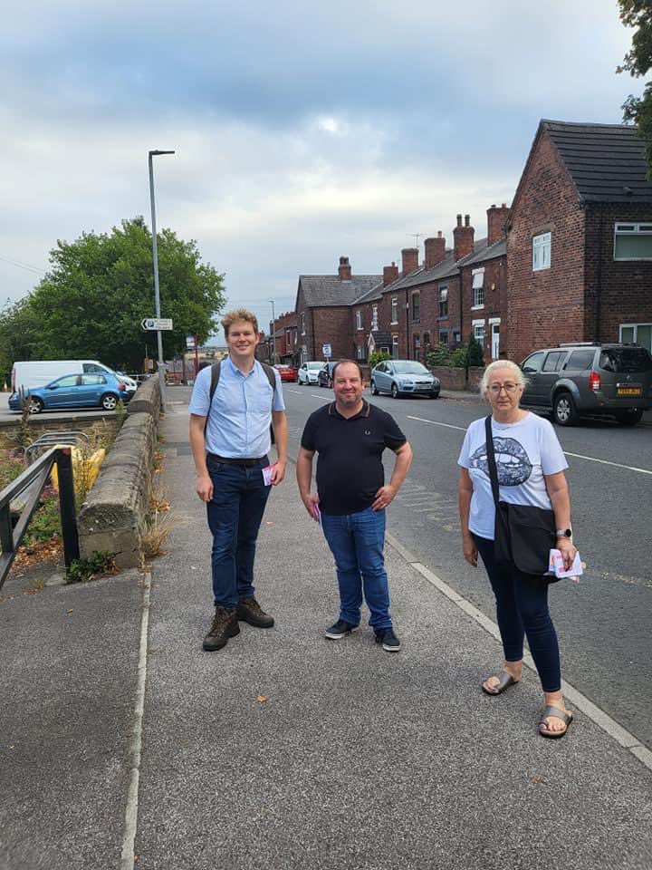 Busy councillor street surgery this evening with Lynn and Matt talking to residents on the Lake Locks and Mount Road in Stanley. We’ll do our best to deal with all issues raised👇
