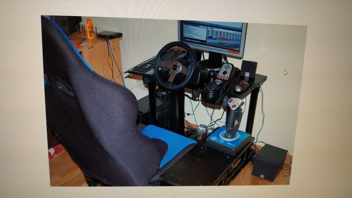 Lo primero gracias al amigo Fer <a href="/iracingsbs/">iRacingSBS</a> por hacerme recordar todos los cockpits por los que uno pasa. Aquí va mi historia de los #cockpits para #simracing . Primer cockpit PVC+Tablas =30€ 😂 La que liamos ese año en la campus...