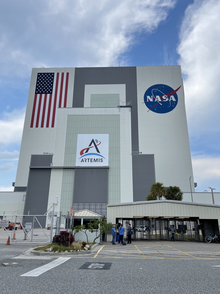 uarkcoehp's tweet photo. Summer internships may have ended, but our students will carry their newfound knowledge into the new academic year! Marissa Turner, a student in our @Uark_MAT program, spent time at @NASA, working with RehabWorks and the athletic training staff there.
ππ #coehpWECARE https://t.co/gTCXiircbL