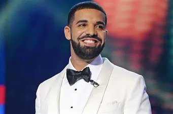 Horodexapp's tweet photo. @Drake This watch was designed by the late Louis Vuitton artistic director!

By Virgil Abloh himself.

Drake is a big fan of the watch and has even got the watch immortalized with "Virgil got that Patek on my wrist goin' nuts." https://t.co/srV7xvctBq