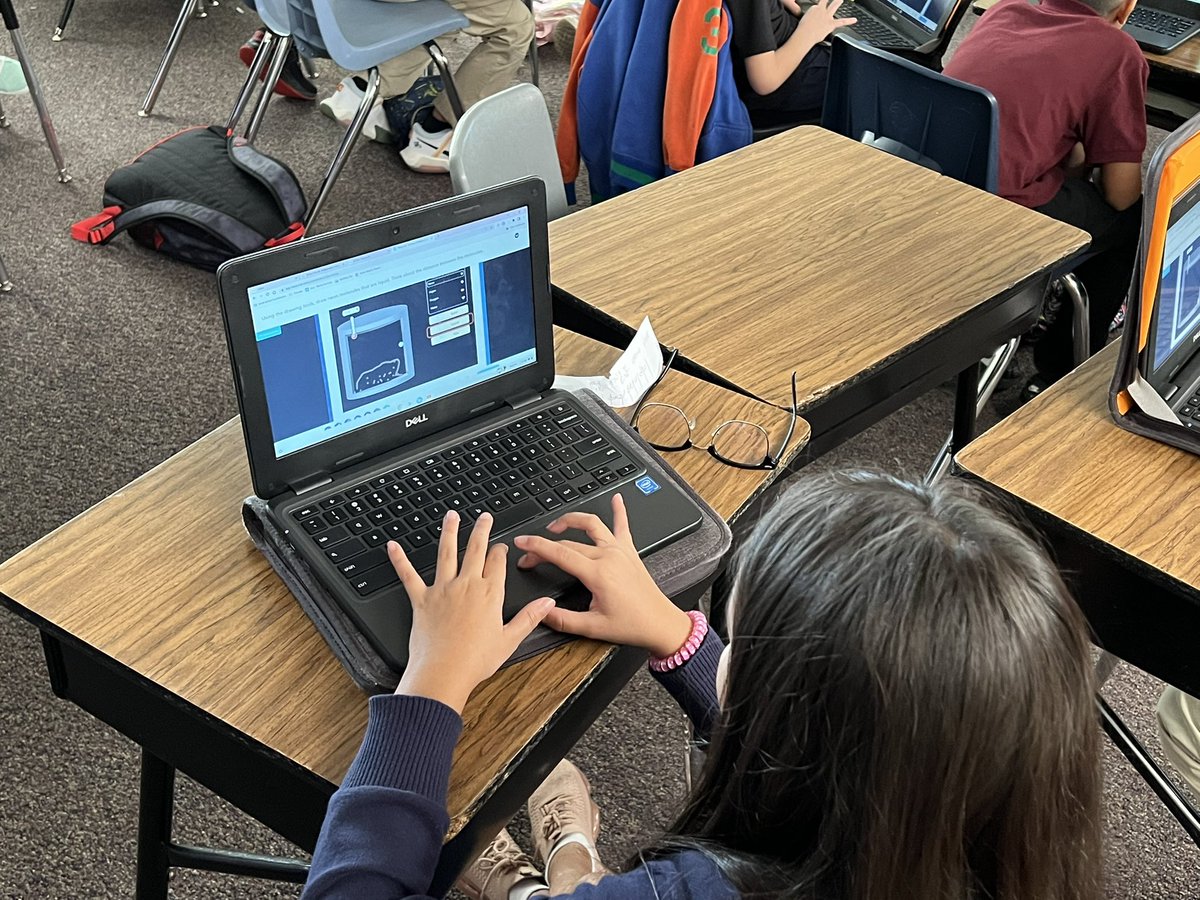 ScottMuri's tweet photo. Virtual science experiments can activate young minds! Happening now @BurlesonECISD https://t.co/97tvACCKg5